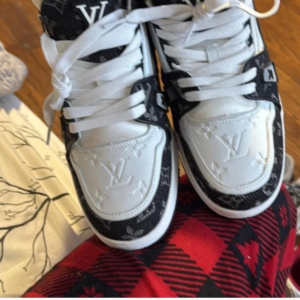Louis Vuitton Black and White Sneakers - Picture 2 of 5